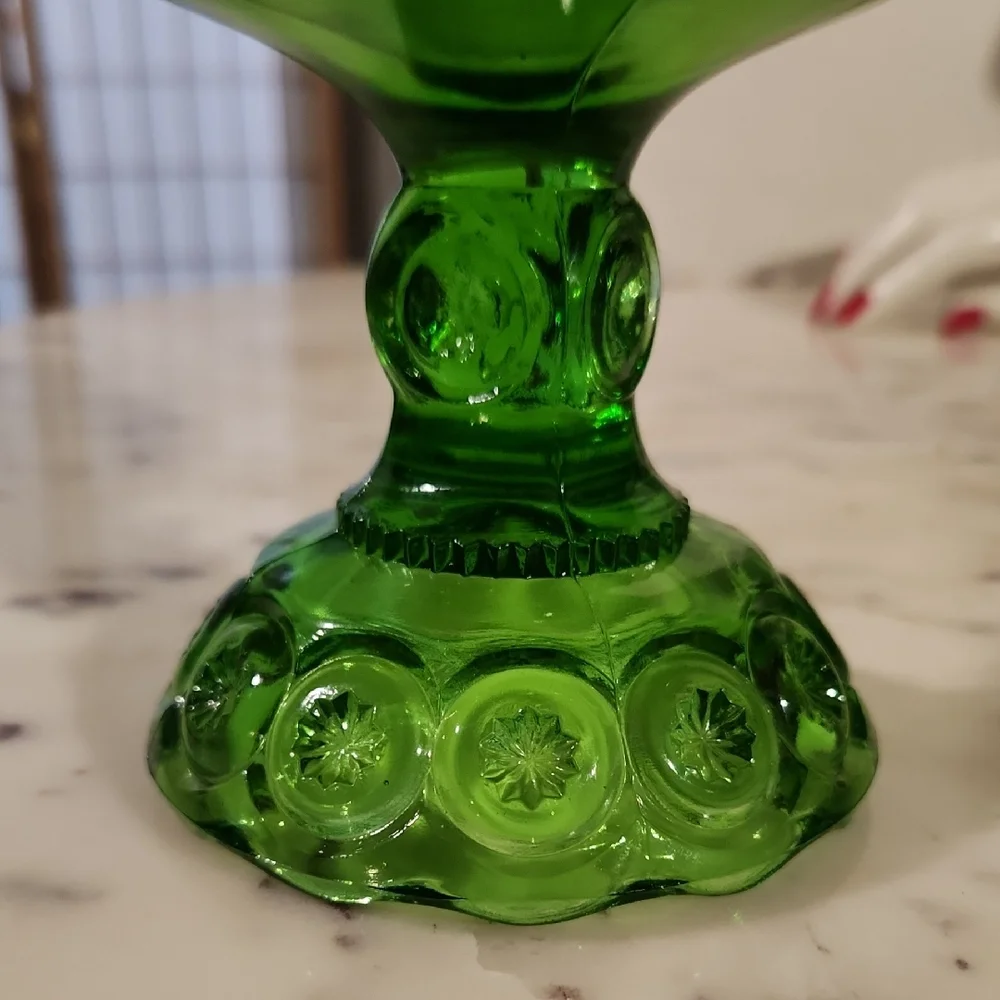 Vintage | L E Smith Moon & Stars Green Glass Pededtal Compote Bowl - Picture 5 of 6